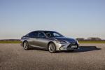 Lexus ES300h with Digital Side-View Monitor 2020 года (EU)